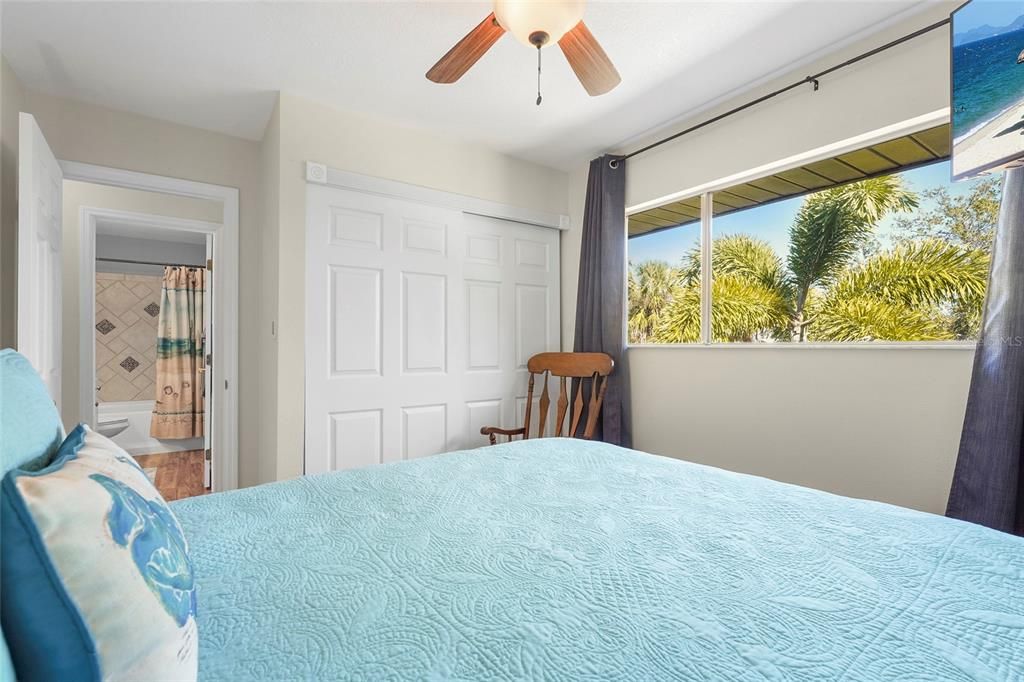 Activo con contrato: $165,500 (3 camas, 3 baños, 1408 Pies cuadrados)