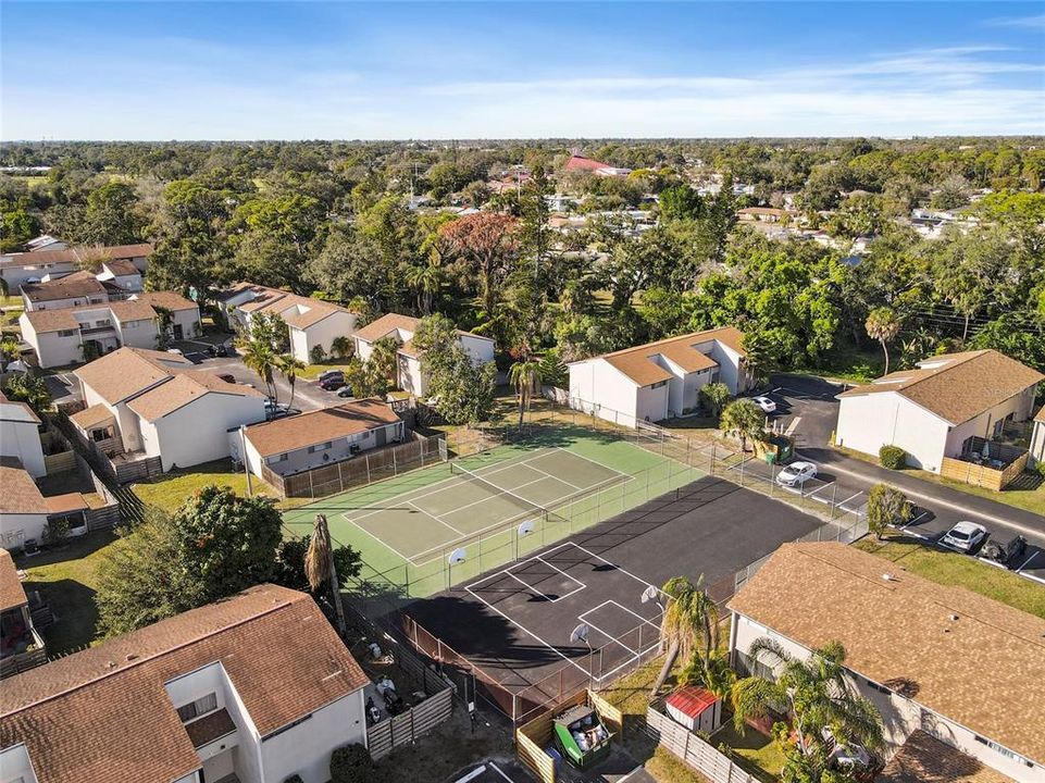 Activo con contrato: $165,500 (3 camas, 3 baños, 1408 Pies cuadrados)