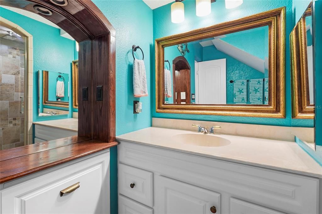Activo con contrato: $165,500 (3 camas, 3 baños, 1408 Pies cuadrados)