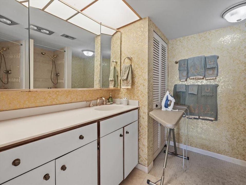 For Sale: $860,000 (3 beds, 2 baths, 1637 Square Feet)