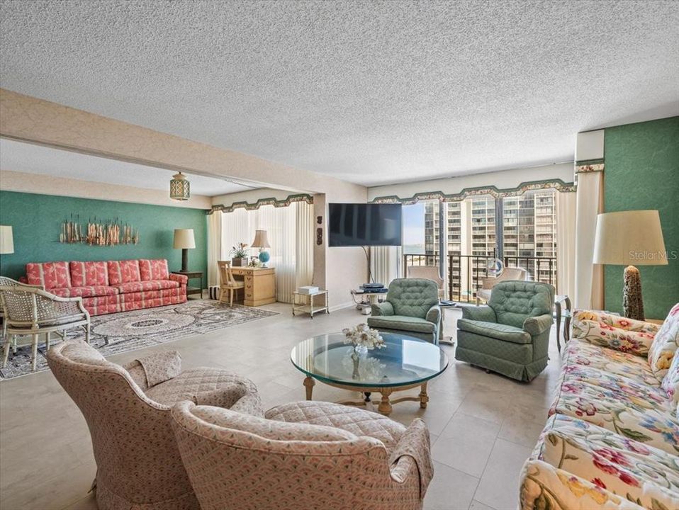 For Sale: $860,000 (3 beds, 2 baths, 1637 Square Feet)