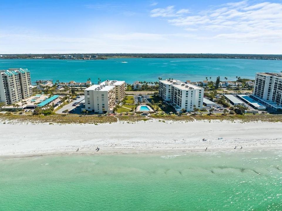 For Sale: $860,000 (3 beds, 2 baths, 1637 Square Feet)