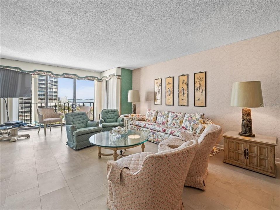 For Sale: $860,000 (3 beds, 2 baths, 1637 Square Feet)