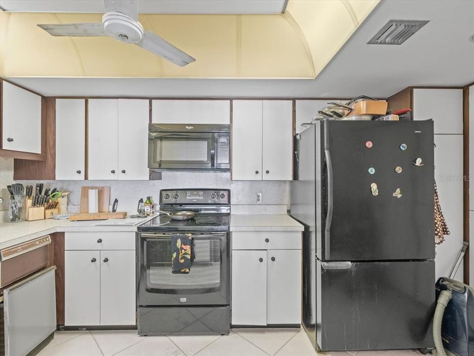 For Sale: $860,000 (3 beds, 2 baths, 1637 Square Feet)