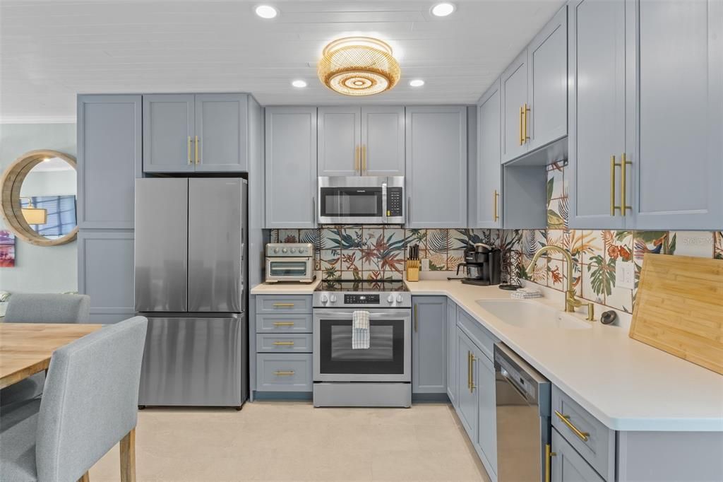 For Sale: $699,000 (2 beds, 2 baths, 978 Square Feet)