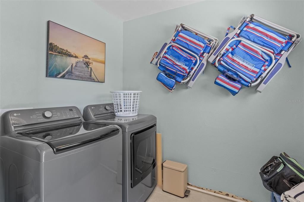 For Sale: $699,000 (2 beds, 2 baths, 978 Square Feet)
