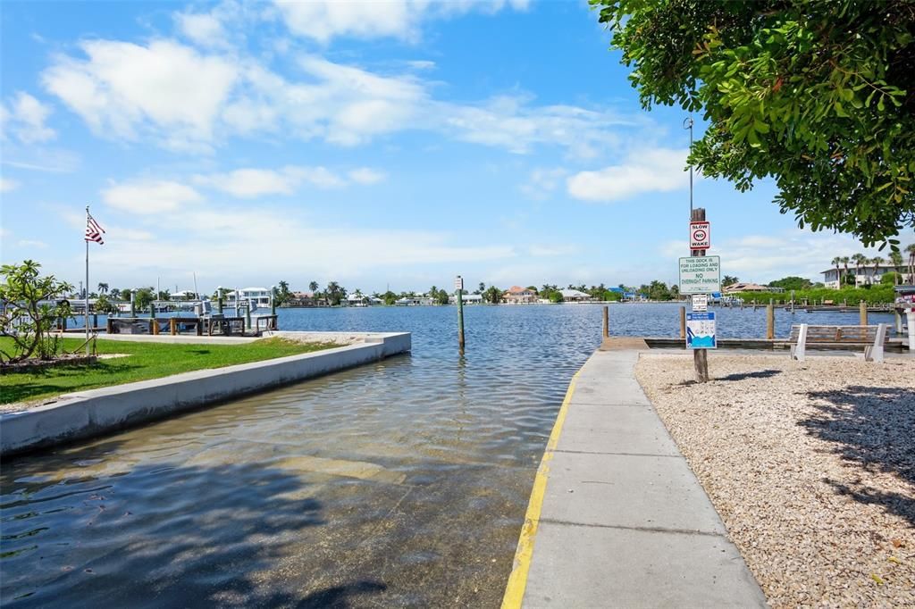 For Sale: $699,000 (2 beds, 2 baths, 978 Square Feet)