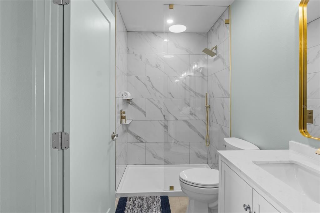 For Sale: $699,000 (2 beds, 2 baths, 978 Square Feet)