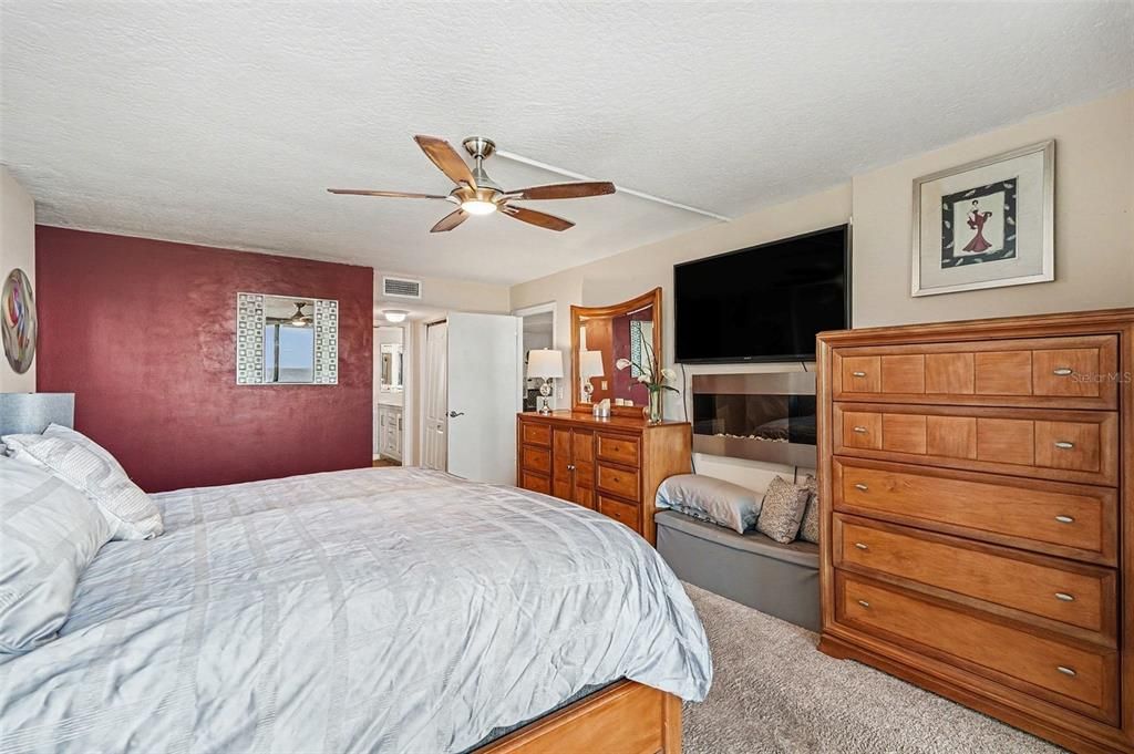 На продажу: $650,000 (2 спален, 2 ванн, 1317 Квадратных фут)