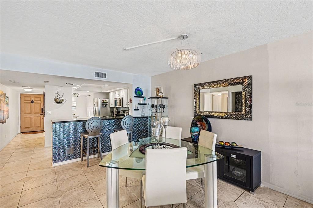 На продажу: $650,000 (2 спален, 2 ванн, 1317 Квадратных фут)