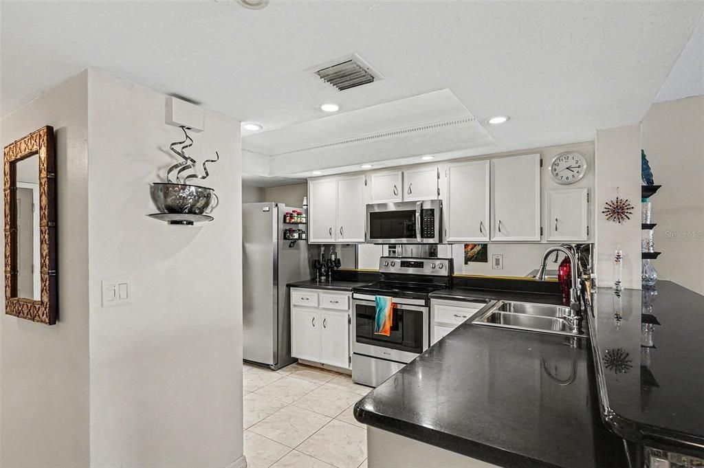 На продажу: $650,000 (2 спален, 2 ванн, 1317 Квадратных фут)