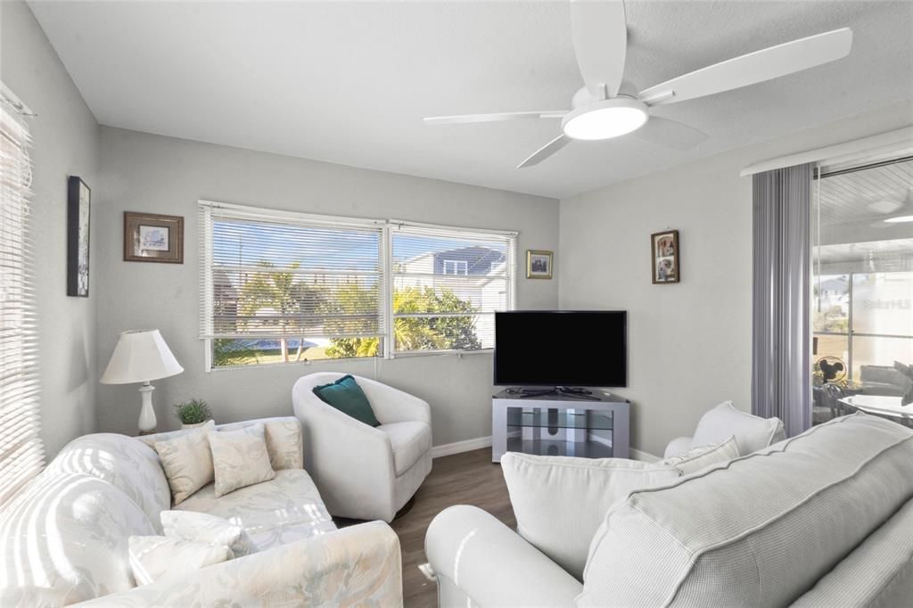 For Sale: $99,900 (1 beds, 1 baths, 480 Square Feet)