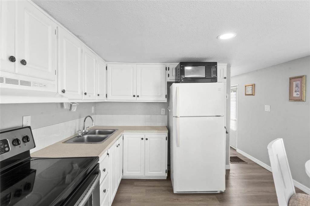 For Sale: $99,900 (1 beds, 1 baths, 480 Square Feet)