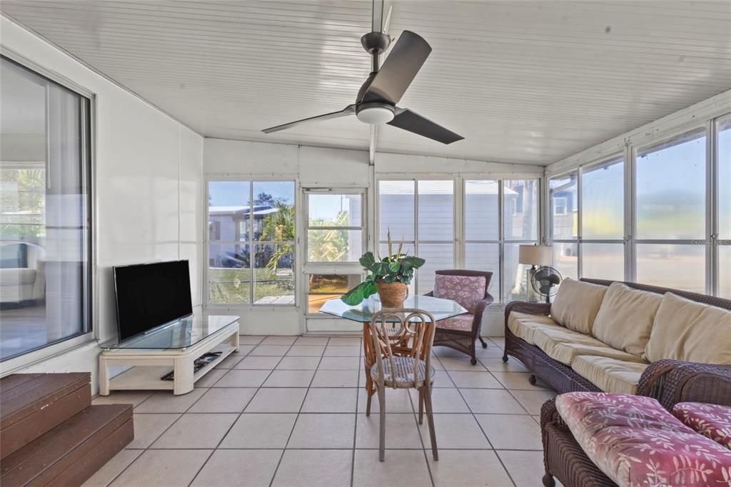 For Sale: $99,900 (1 beds, 1 baths, 480 Square Feet)
