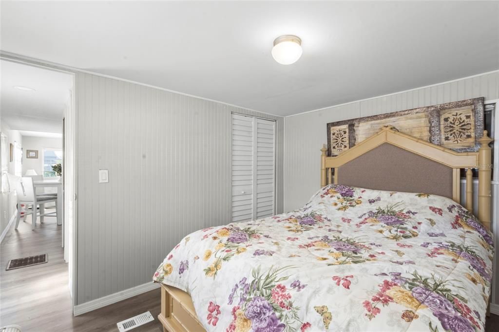 For Sale: $99,900 (1 beds, 1 baths, 480 Square Feet)