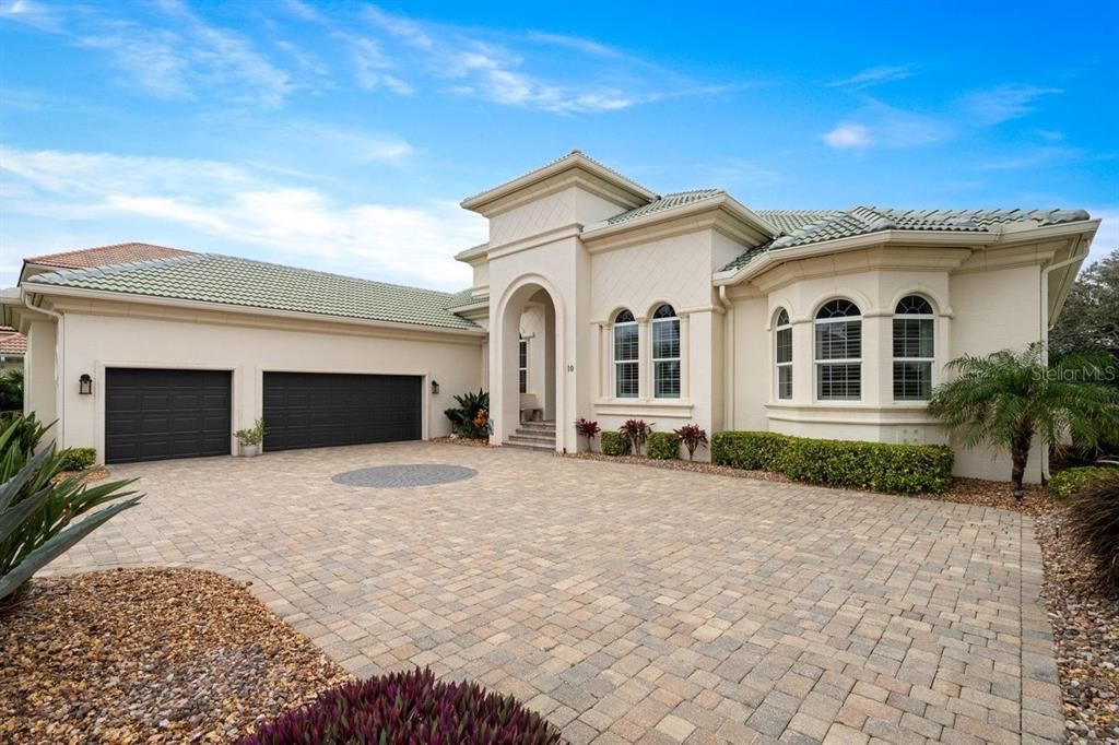 For Sale: $2,599,995 (5 beds, 6 baths, 4495 Square Feet)