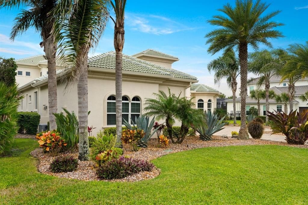 For Sale: $2,599,995 (5 beds, 6 baths, 4495 Square Feet)