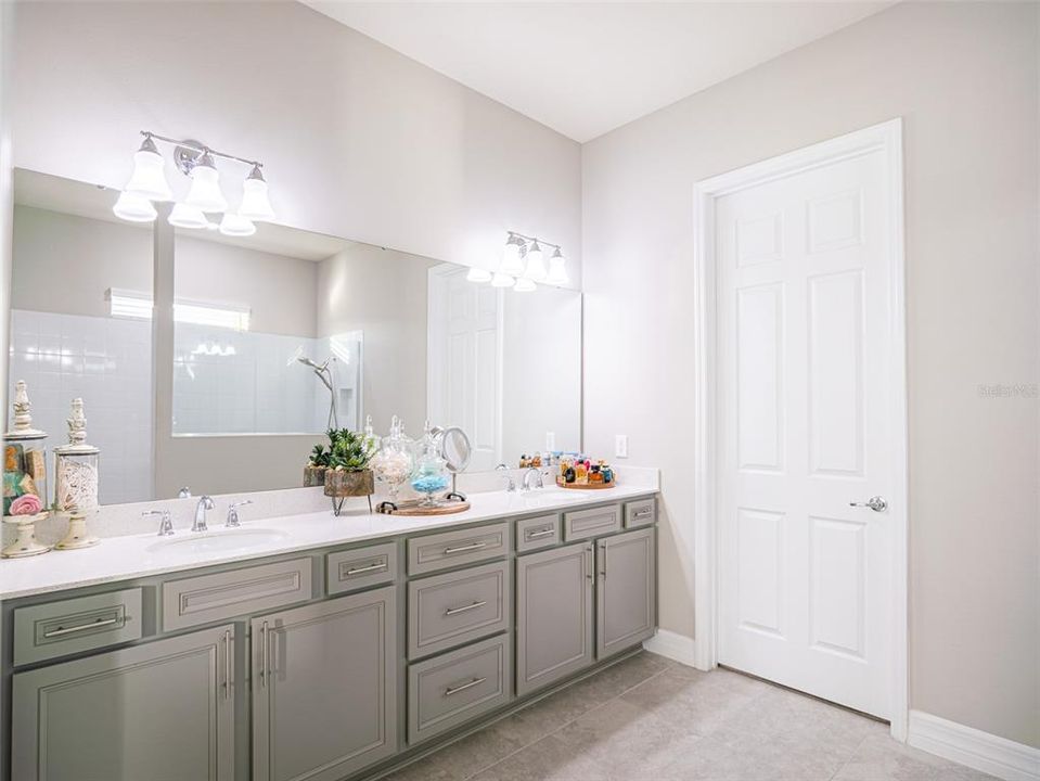 For Sale: $1,195,000 (6 beds, 5 baths, 5387 Square Feet)