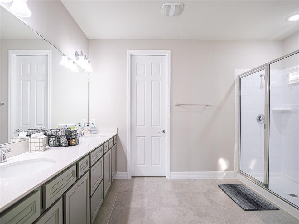 For Sale: $1,195,000 (6 beds, 5 baths, 5387 Square Feet)
