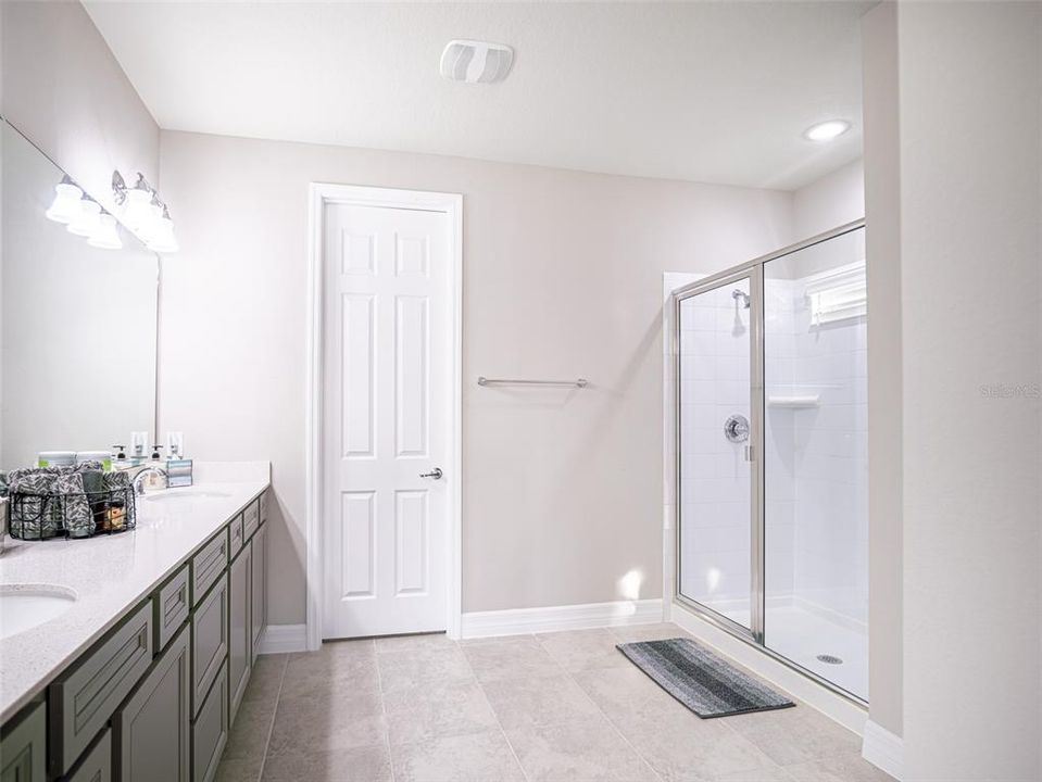 For Sale: $1,195,000 (6 beds, 5 baths, 5387 Square Feet)