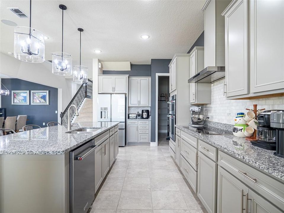 For Sale: $1,195,000 (6 beds, 5 baths, 5387 Square Feet)
