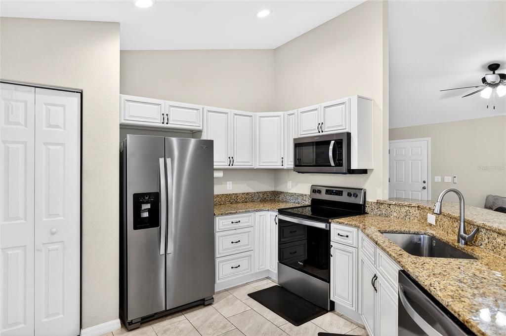 Active With Contract: $269,900 (3 beds, 2 baths, 1282 Square Feet)