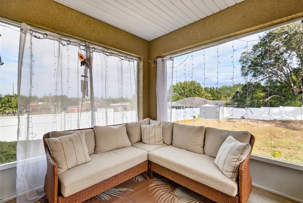 Active With Contract: $269,900 (3 beds, 2 baths, 1282 Square Feet)