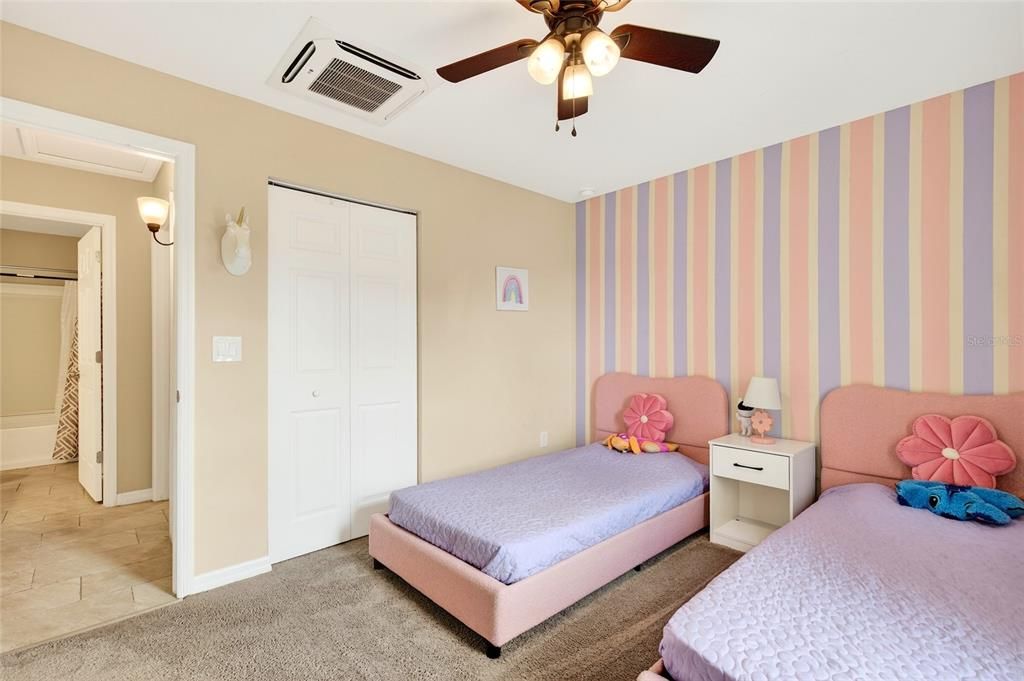 Active With Contract: $269,900 (3 beds, 2 baths, 1282 Square Feet)