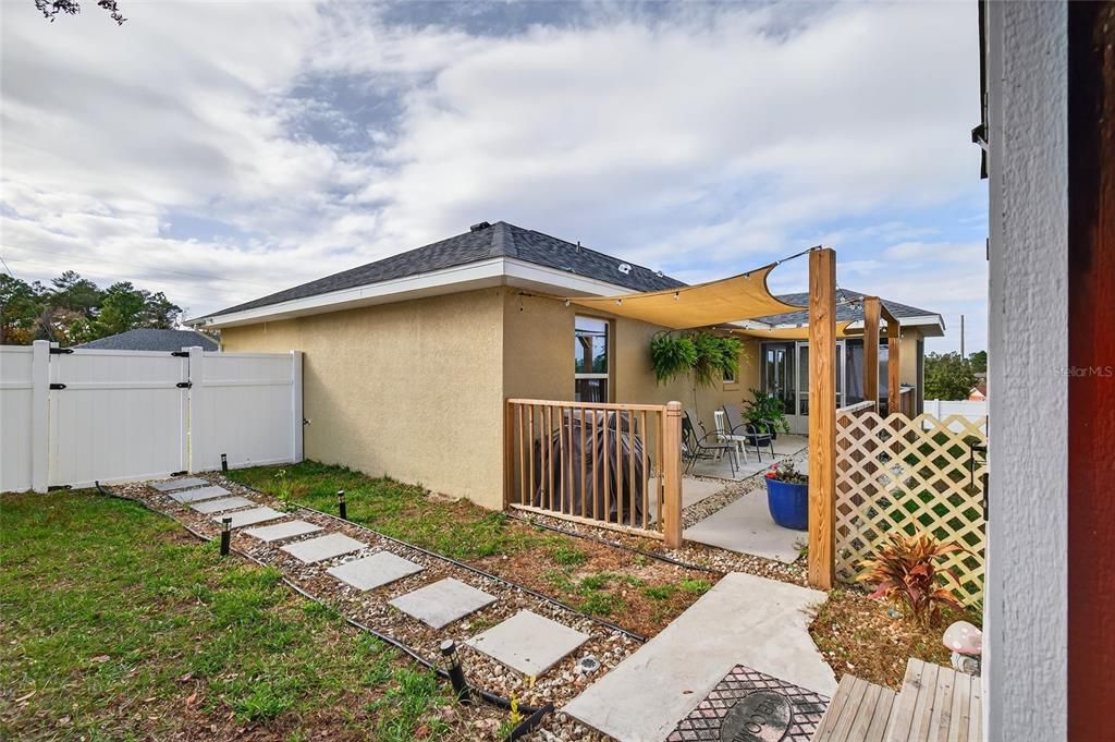 Active With Contract: $269,900 (3 beds, 2 baths, 1282 Square Feet)