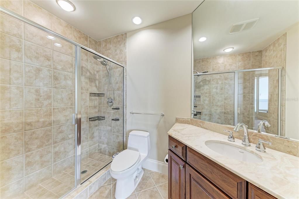 Activo con contrato: $499,000 (2 camas, 2 baños, 2051 Pies cuadrados)