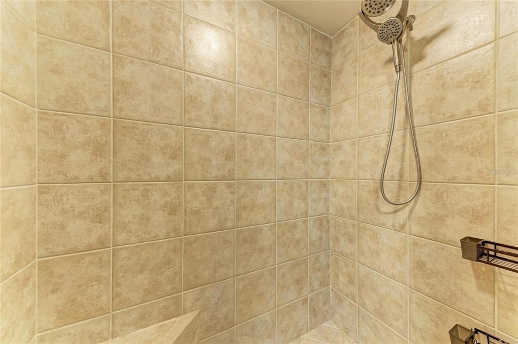 Activo con contrato: $499,000 (2 camas, 2 baños, 2051 Pies cuadrados)