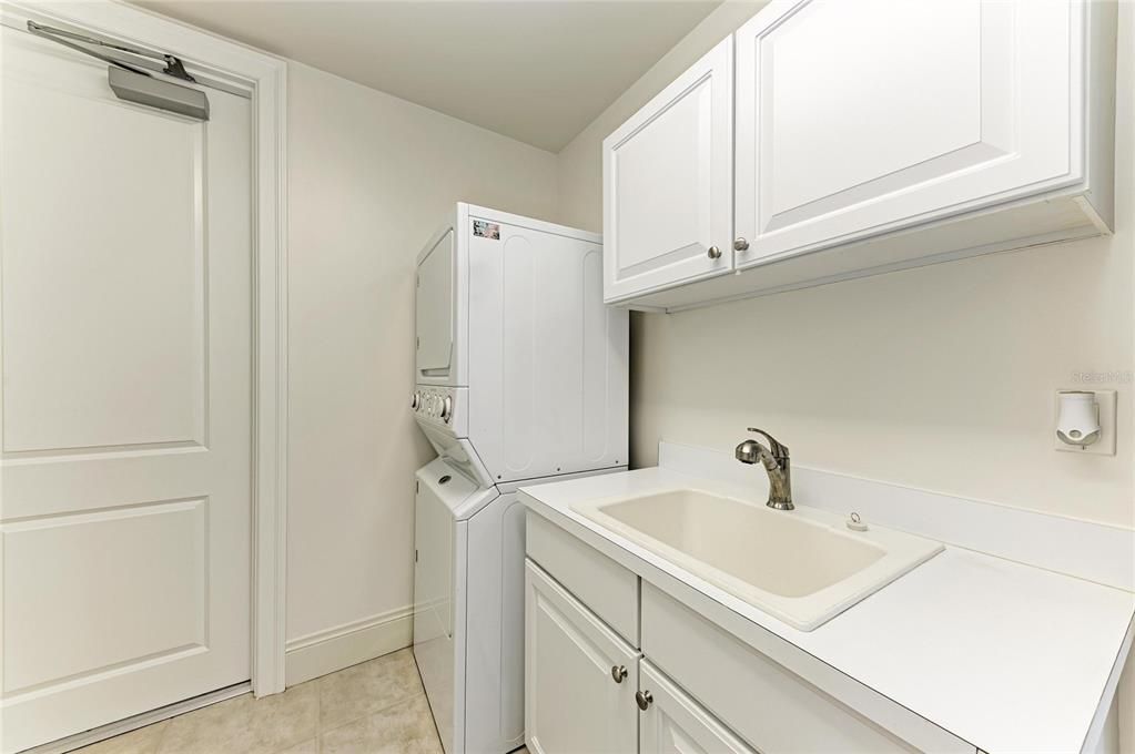 Activo con contrato: $499,000 (2 camas, 2 baños, 2051 Pies cuadrados)