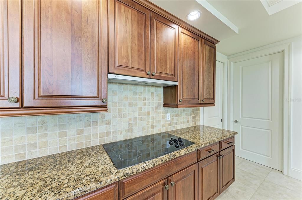 Activo con contrato: $499,000 (2 camas, 2 baños, 2051 Pies cuadrados)