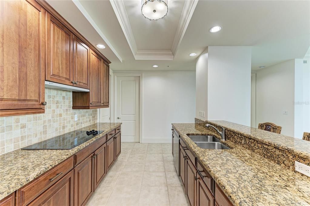Activo con contrato: $499,000 (2 camas, 2 baños, 2051 Pies cuadrados)