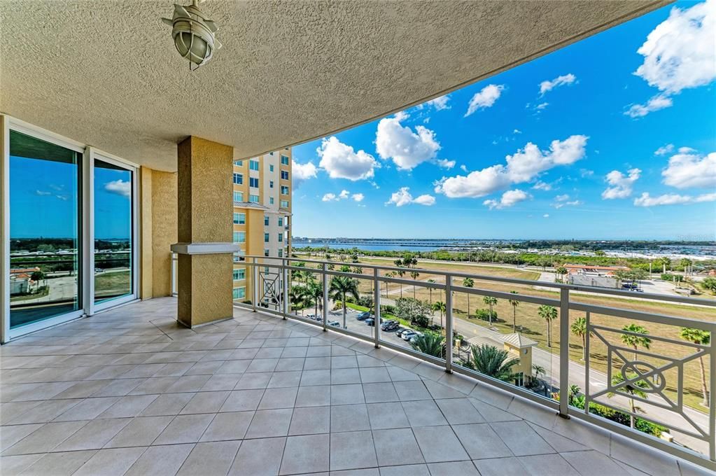 Activo con contrato: $499,000 (2 camas, 2 baños, 2051 Pies cuadrados)