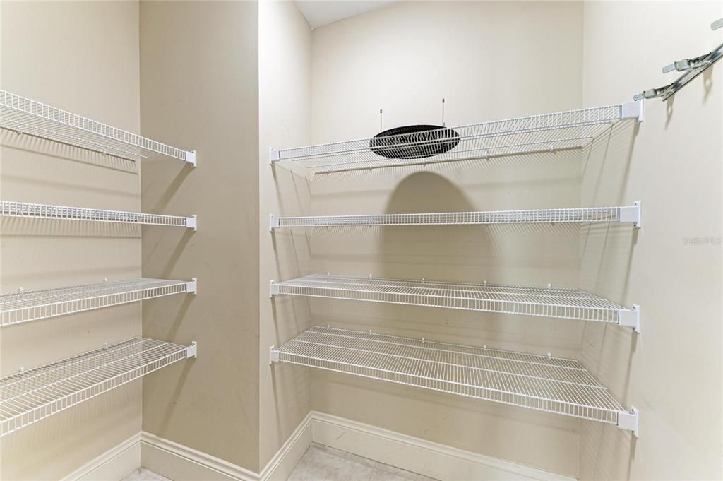 Activo con contrato: $499,000 (2 camas, 2 baños, 2051 Pies cuadrados)