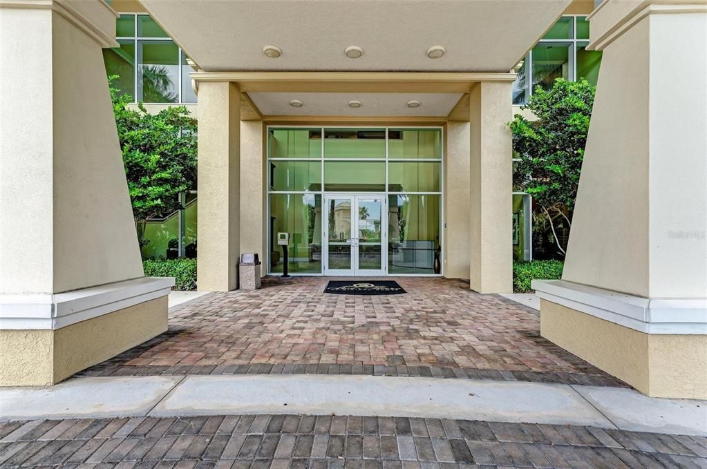 Activo con contrato: $499,000 (2 camas, 2 baños, 2051 Pies cuadrados)