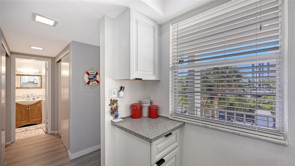 For Sale: $320,000 (1 beds, 1 baths, 747 Square Feet)