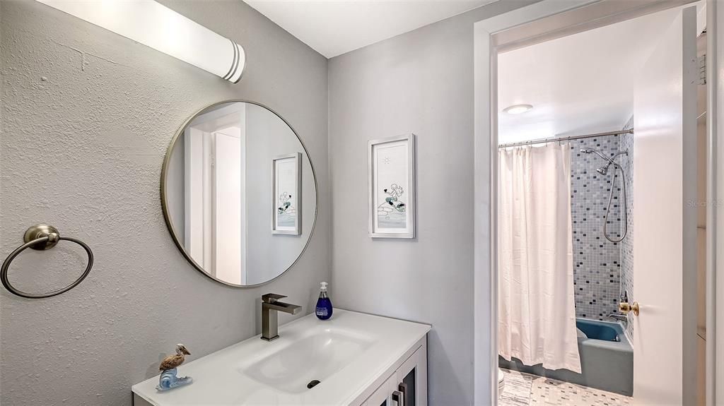 For Sale: $320,000 (1 beds, 1 baths, 747 Square Feet)