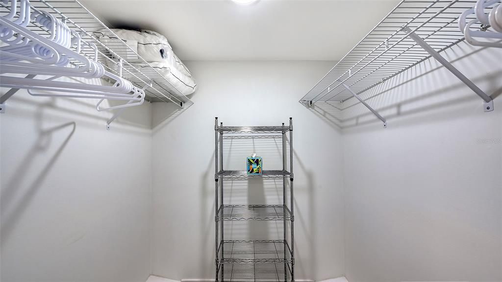 For Sale: $320,000 (1 beds, 1 baths, 747 Square Feet)