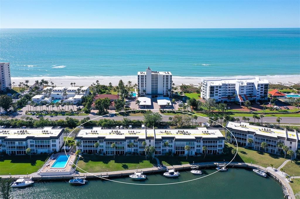 For Sale: $320,000 (1 beds, 1 baths, 747 Square Feet)