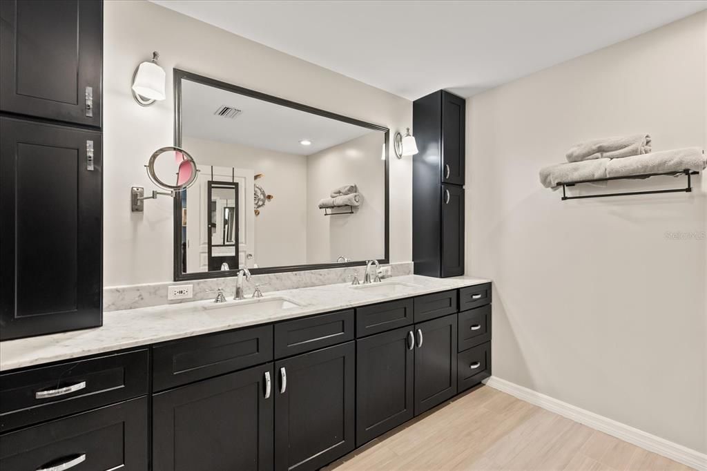 Activo con contrato: $849,000 (4 camas, 4 baños, 2995 Pies cuadrados)