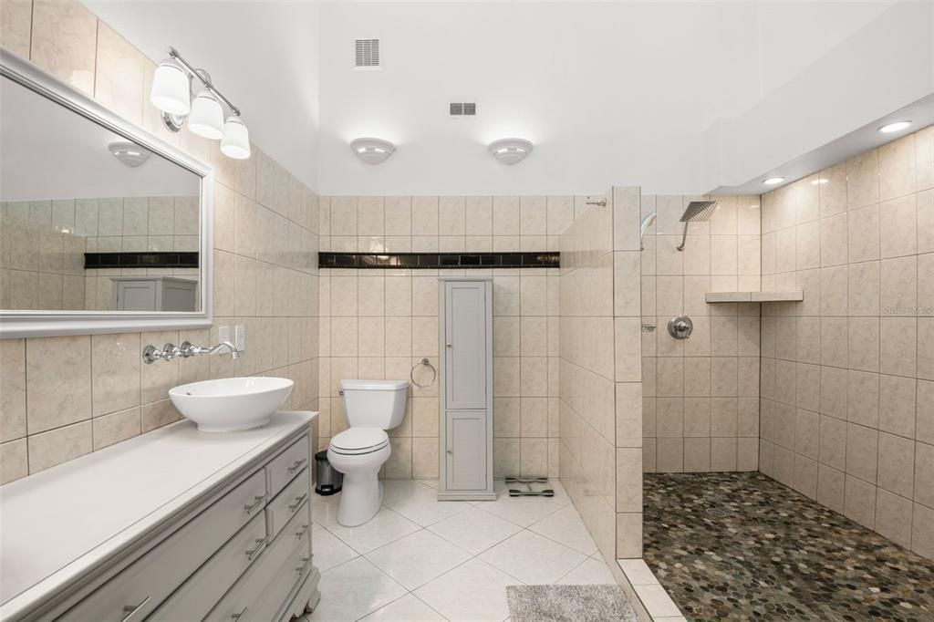 На продажу: $674,900 (2 спален, 2 ванн, 1750 Квадратных фут)