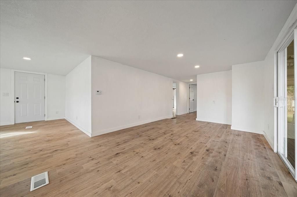 Activo con contrato: $169,000 (3 camas, 2 baños, 1344 Pies cuadrados)