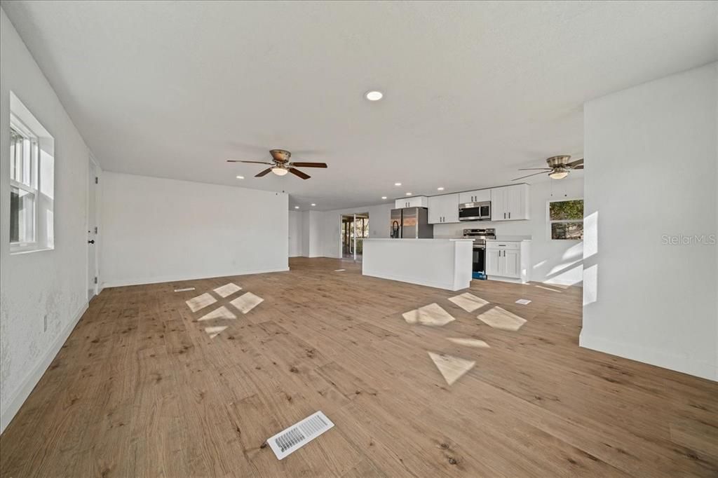 Activo con contrato: $169,000 (3 camas, 2 baños, 1344 Pies cuadrados)