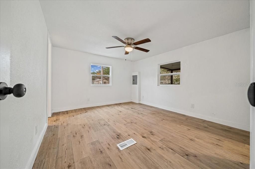 Activo con contrato: $169,000 (3 camas, 2 baños, 1344 Pies cuadrados)