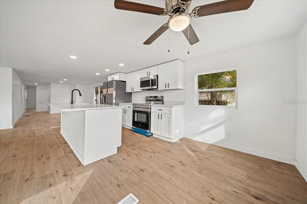 Activo con contrato: $169,000 (3 camas, 2 baños, 1344 Pies cuadrados)