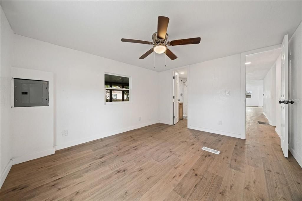 Activo con contrato: $169,000 (3 camas, 2 baños, 1344 Pies cuadrados)