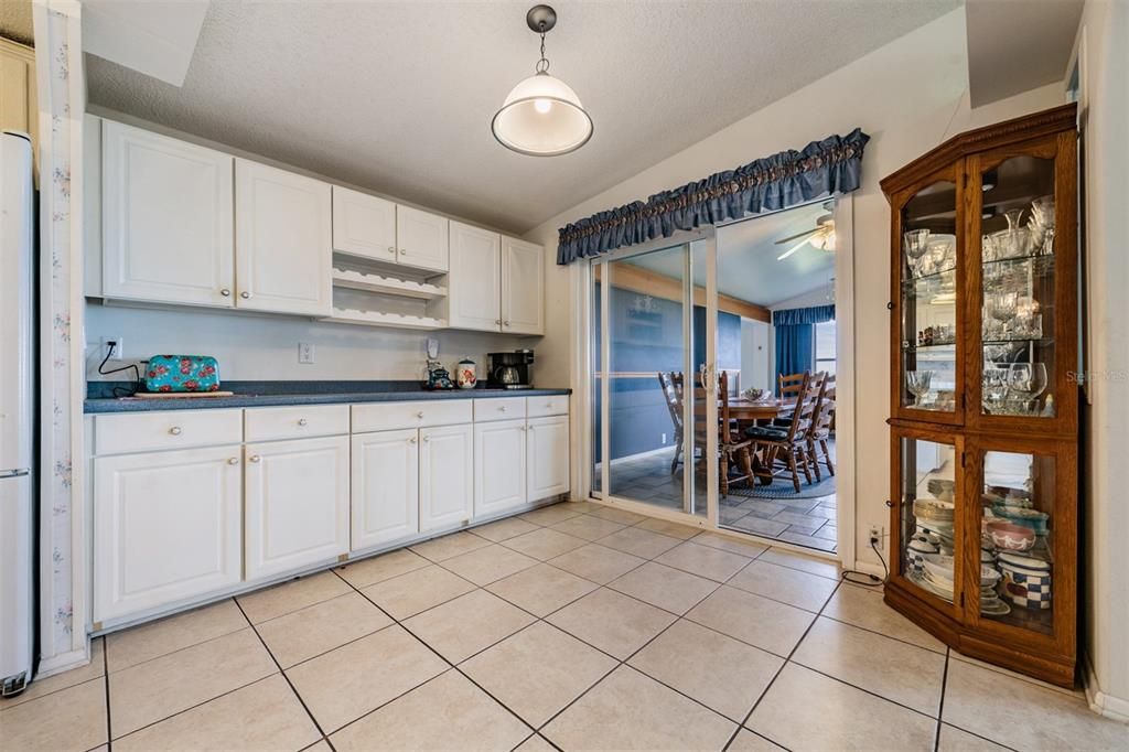 En Venta: $205,000 (4 camas, 2 baños, 1450 Pies cuadrados)
