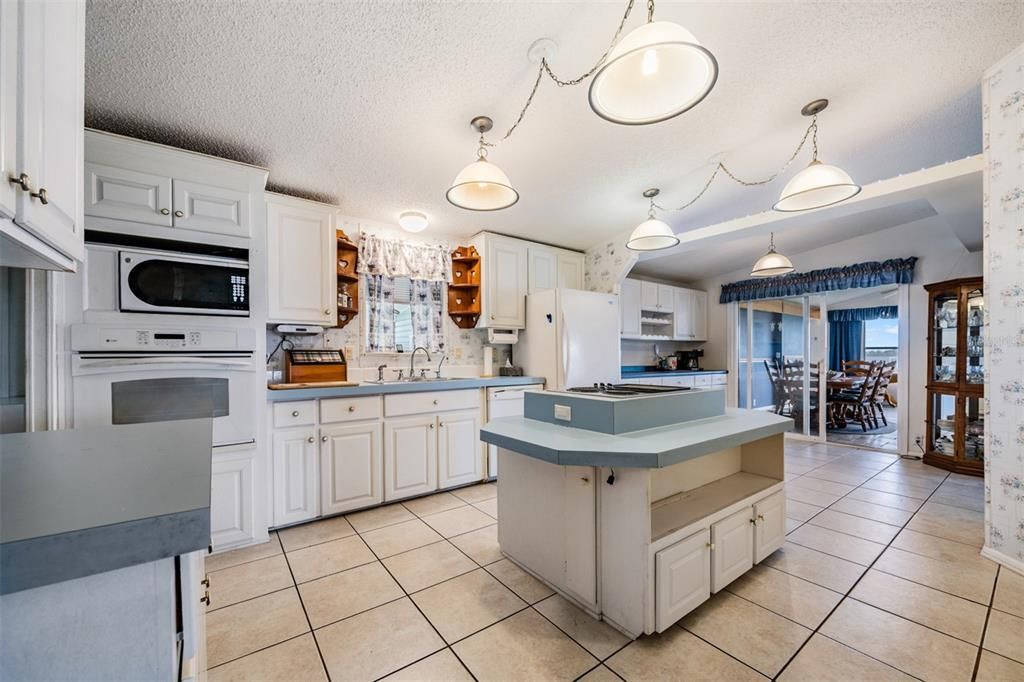 En Venta: $205,000 (4 camas, 2 baños, 1450 Pies cuadrados)